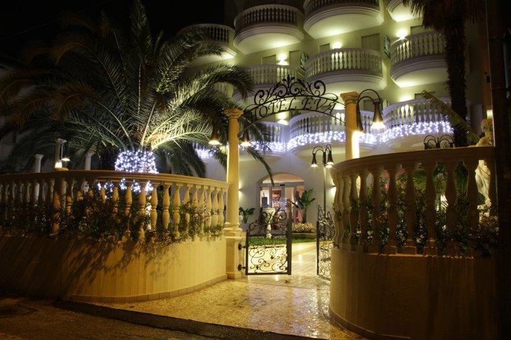 Hotel Eva Alba Adriatica Bagian luar foto