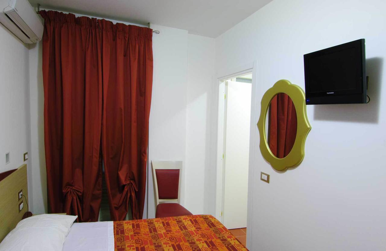 Hotel Eva Alba Adriatica Bagian luar foto